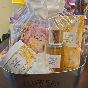 Victoria's Secret Pineapple & Shea Bath Set